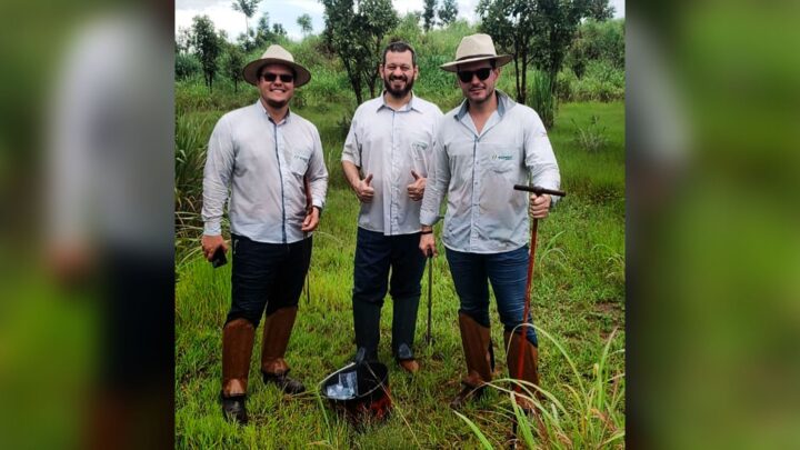 Produtores agrícolas na fazenda