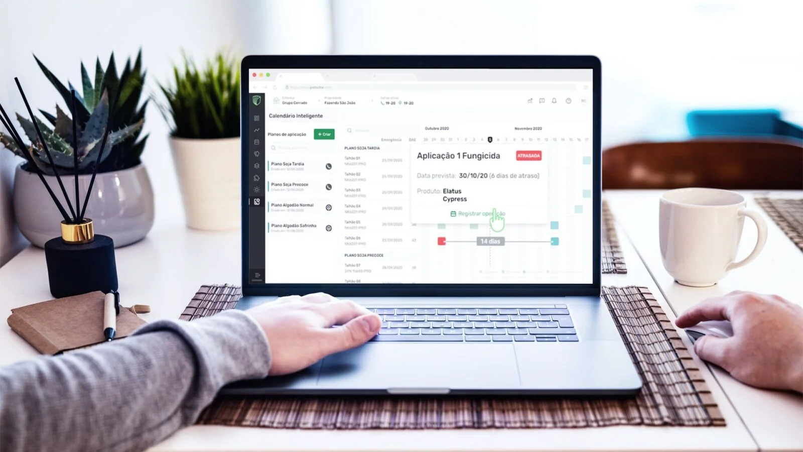 Tela do computador com o calendário inteligente para agricultura