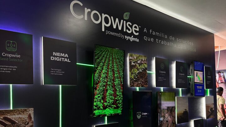 Imagem da Parede de Cases da Família Cropwise na Agrishow 2024.