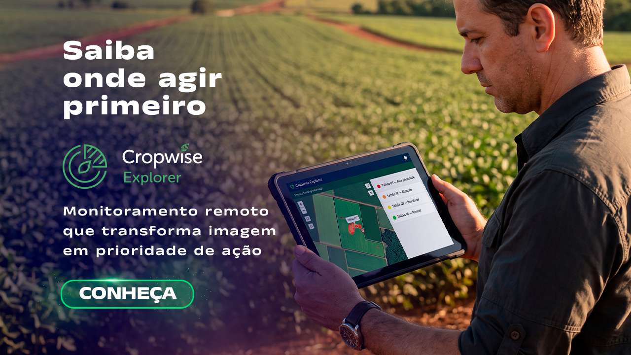 Consultor agronômico usa o Cropwise Explorer no tablet para ver anomalias e a prioridade dos talhões.
